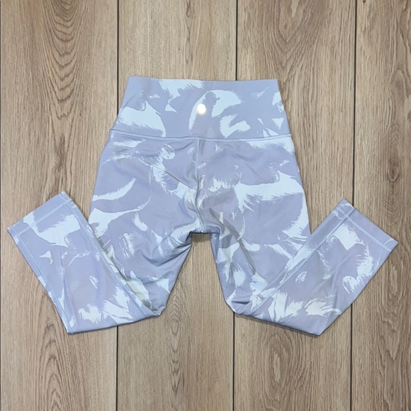 EUC - Lululemon Wunder Under Crop Capri Gray and White Leggings - Picture 3 of 7